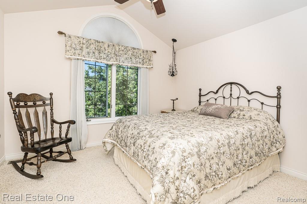 6615 Chatham Circle, Rochester Hills, MI 48306 — Photo 39