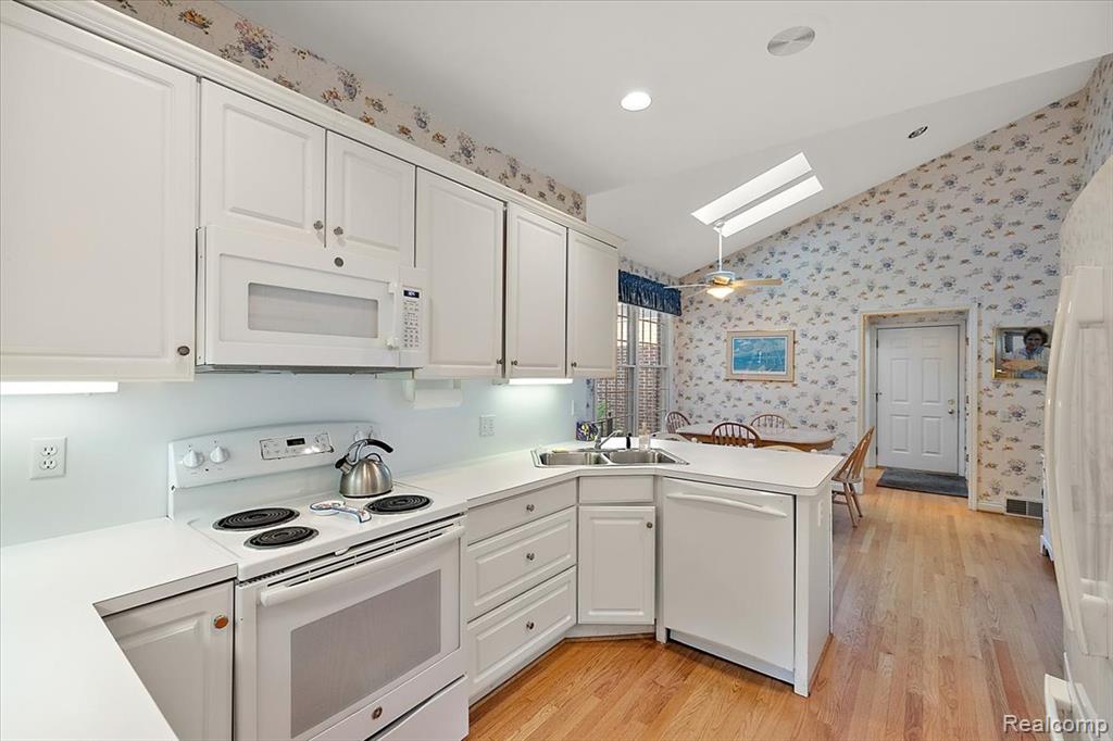 9000 Harbor Place Drive, Saint Clair Shores, MI 48080 — Photo 16