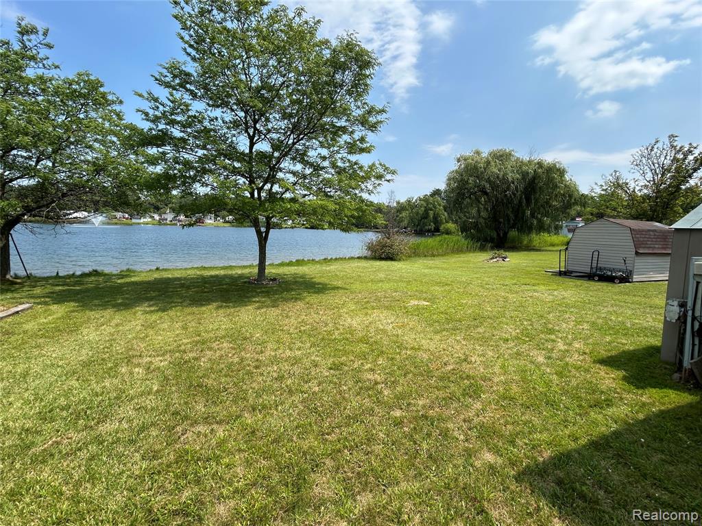 48582 Lakeview Circle, Shelby Twp, MI 48317 — Photo 18