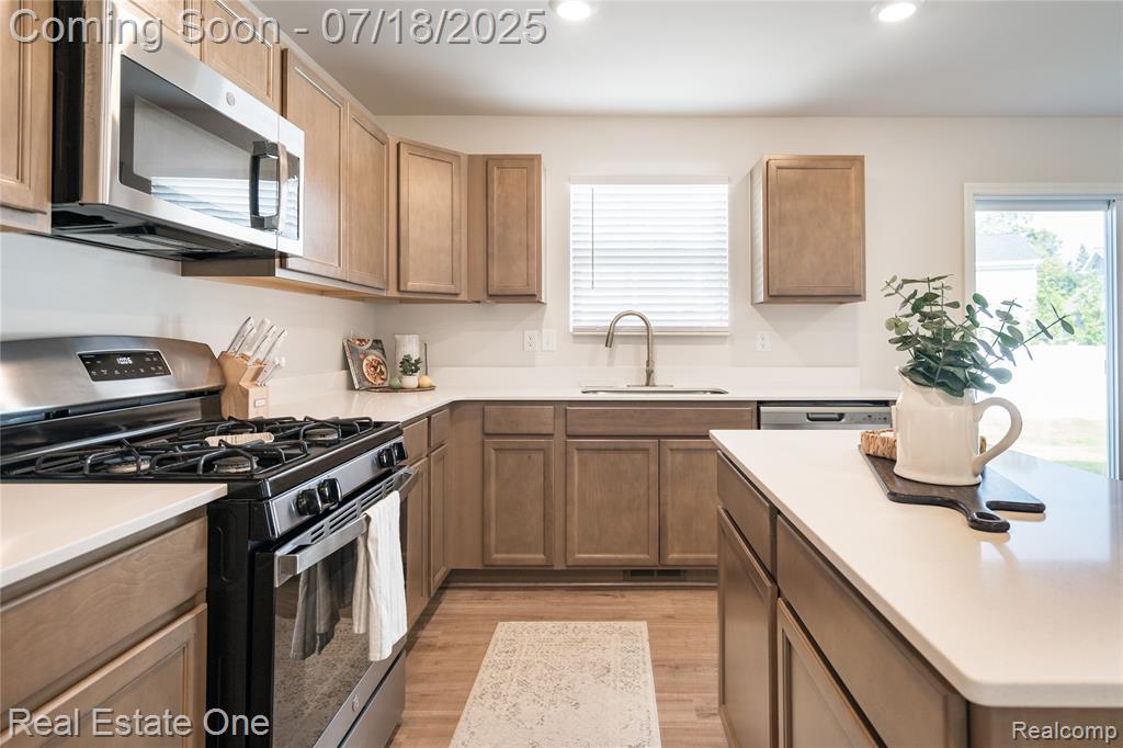 520 Lake Village, Waterford, MI 48328 — Photo 14
