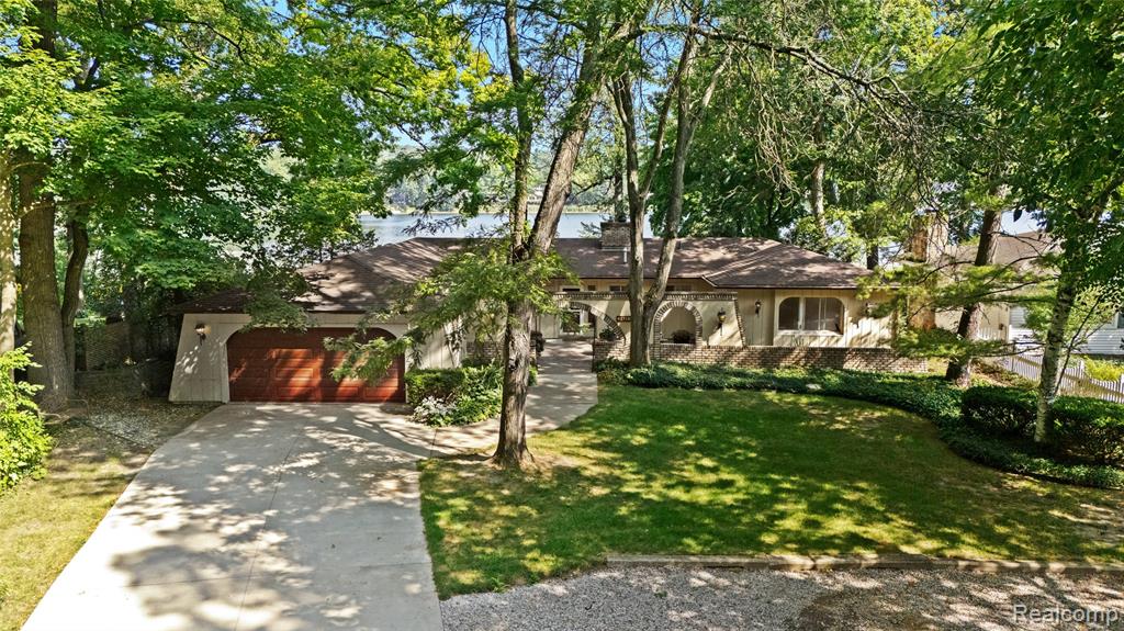 5821 Community Drive, Brighton, MI 48116 — front exterior