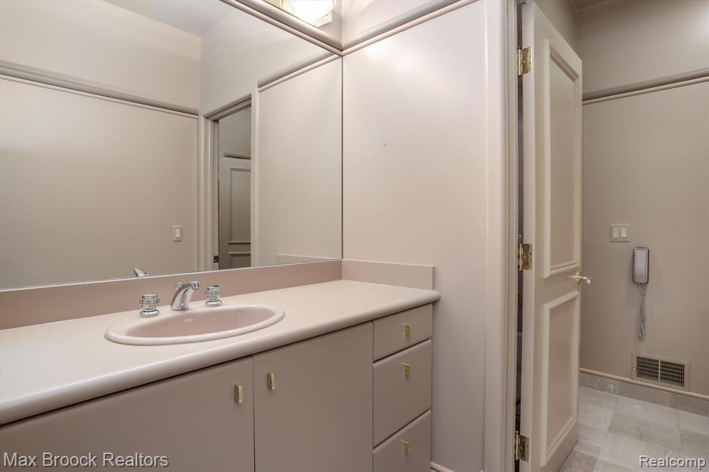 4366 KAREN Lane, Bloomfield Hills, MI 48302 — Photo 52