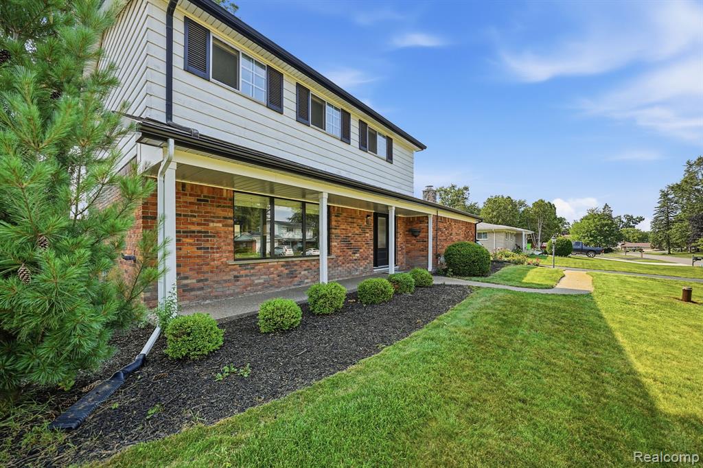8327 Fox Bay Drive, White Lake, MI — Photo 2