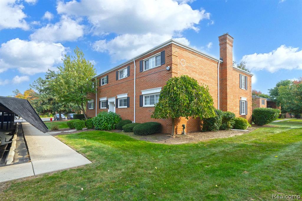 676 E FOX HILLS Drive, Bloomfield Hills, MI 48304 — Photo 20