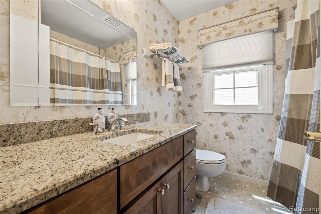 2420 Garland Street, Keego Harbor, MI 48320 — Photo 18