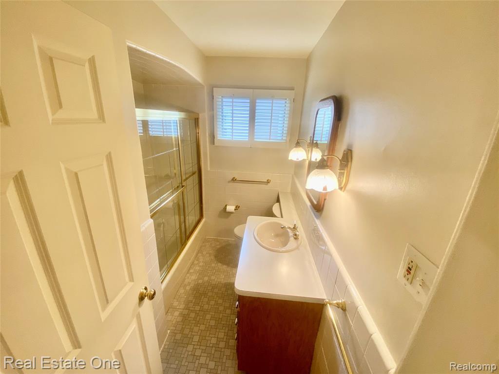 8262 Roselawn Street, Westland, MI — Photo 32