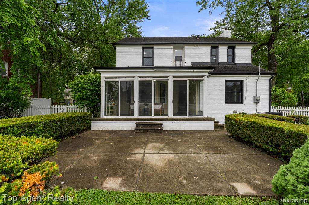 1894 Broadstone Road, Grosse Pointe Woods, MI 48236 — Photo 42