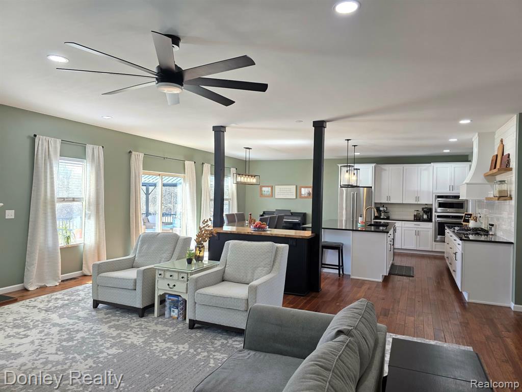 10376 Valley Drive, Goodrich Vlg, MI — Photo 12