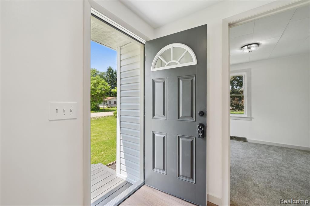 6097 Grove Avenue, Grand Blanc, MI 48439 — Photo 5