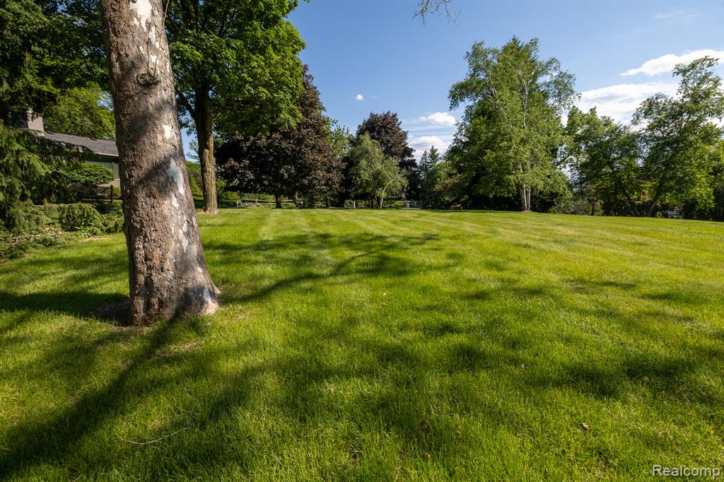 6084 Upper Straits Boulevard, West Bloomfield, MI 48324 — Photo 44