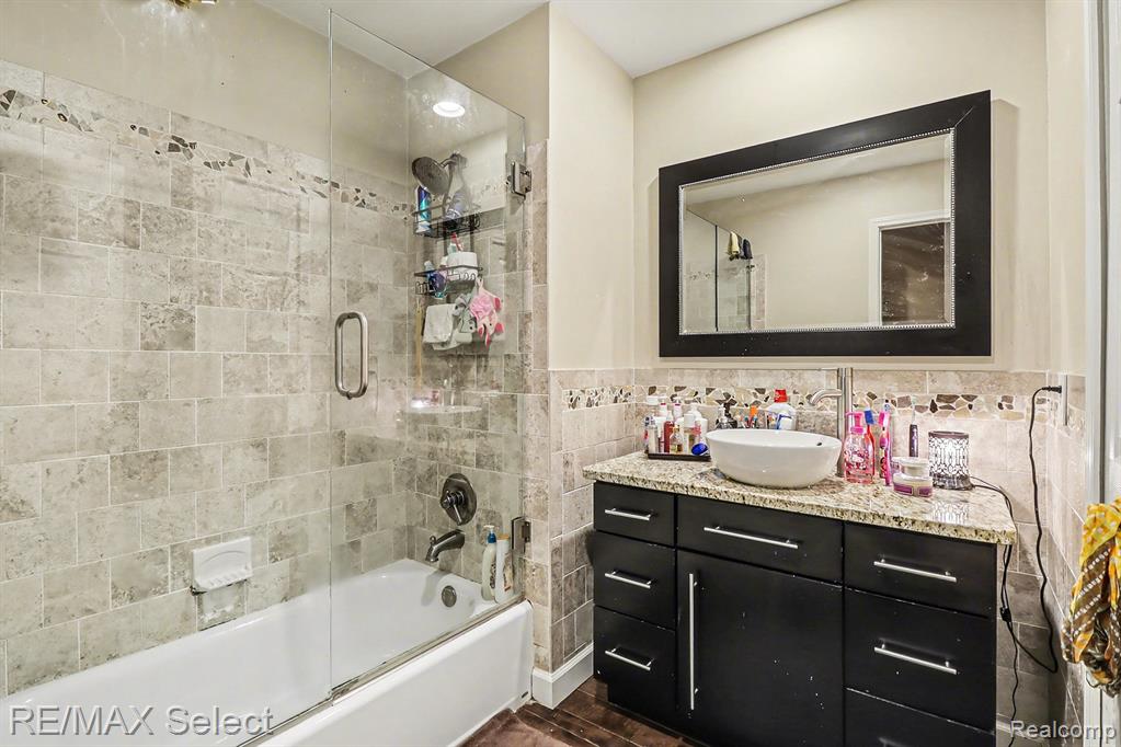 41952 King Edward Court, Clinton Twp, MI 48038 — Photo 12