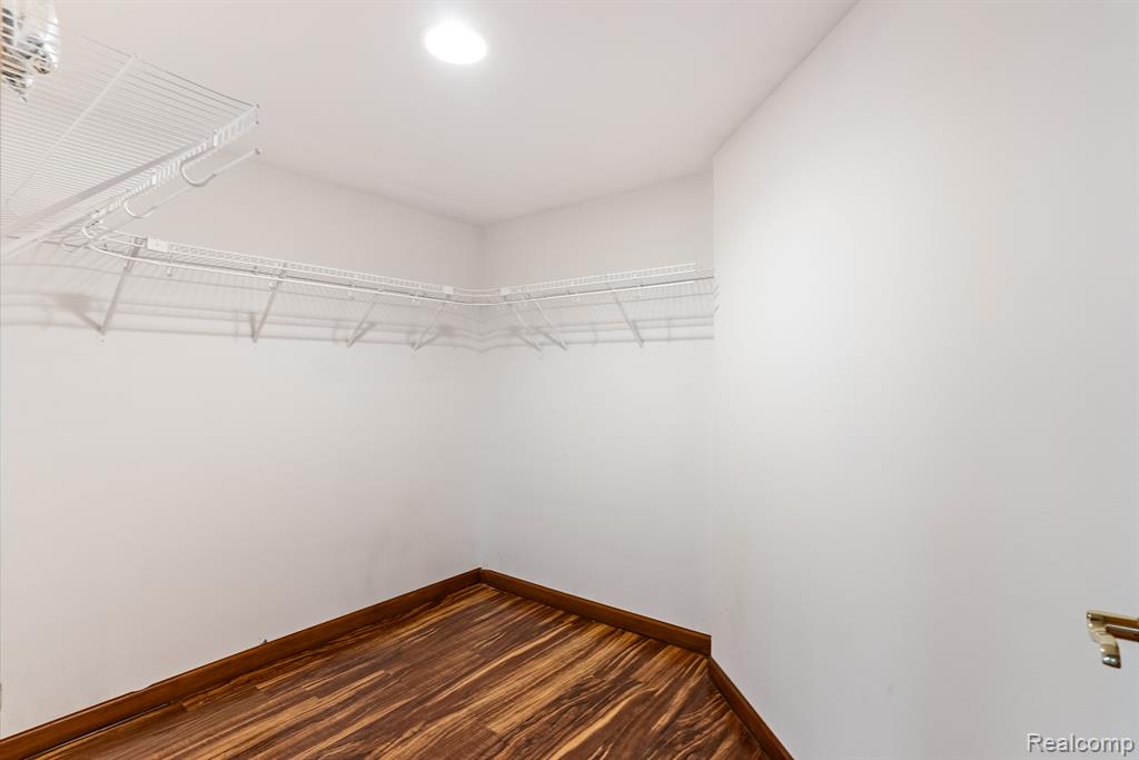 724 NICHOLS Road, Auburn Hills, MI 48326 — Photo 29