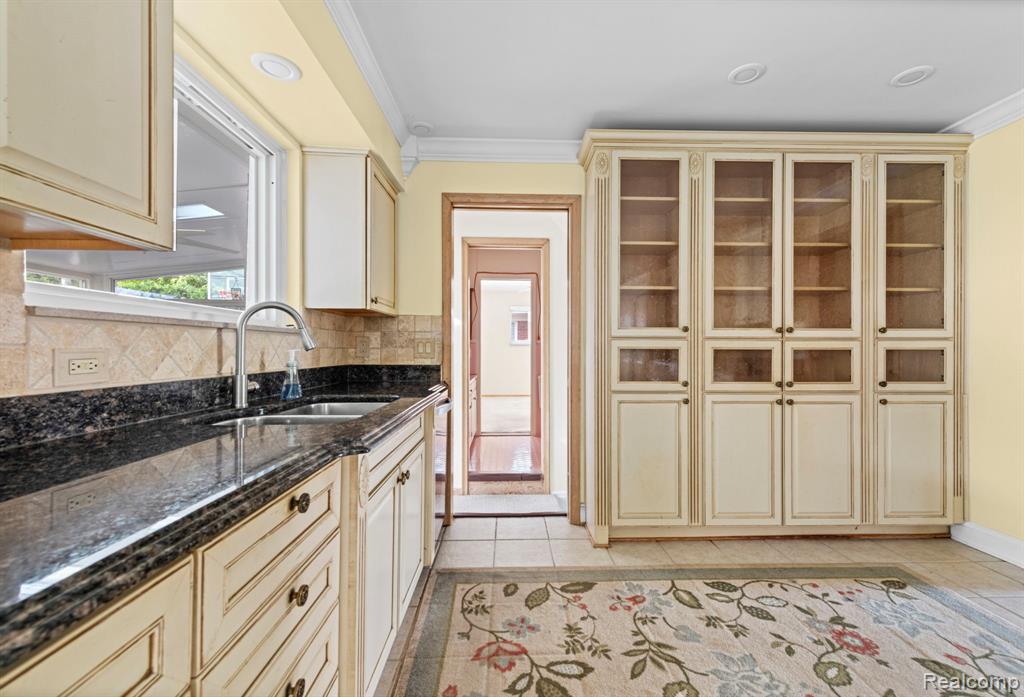 20085 Wedgewood Drive, Grosse Pointe Woods, MI 48236 — Photo 14