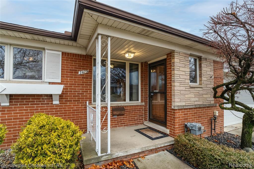 7479 Carrousel Boulevard, Westland, MI — front exterior