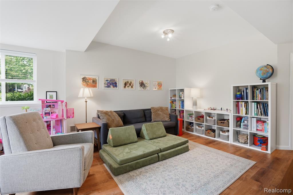 172 Champlain Boulevard, Howell, MI 48843 — Photo 28