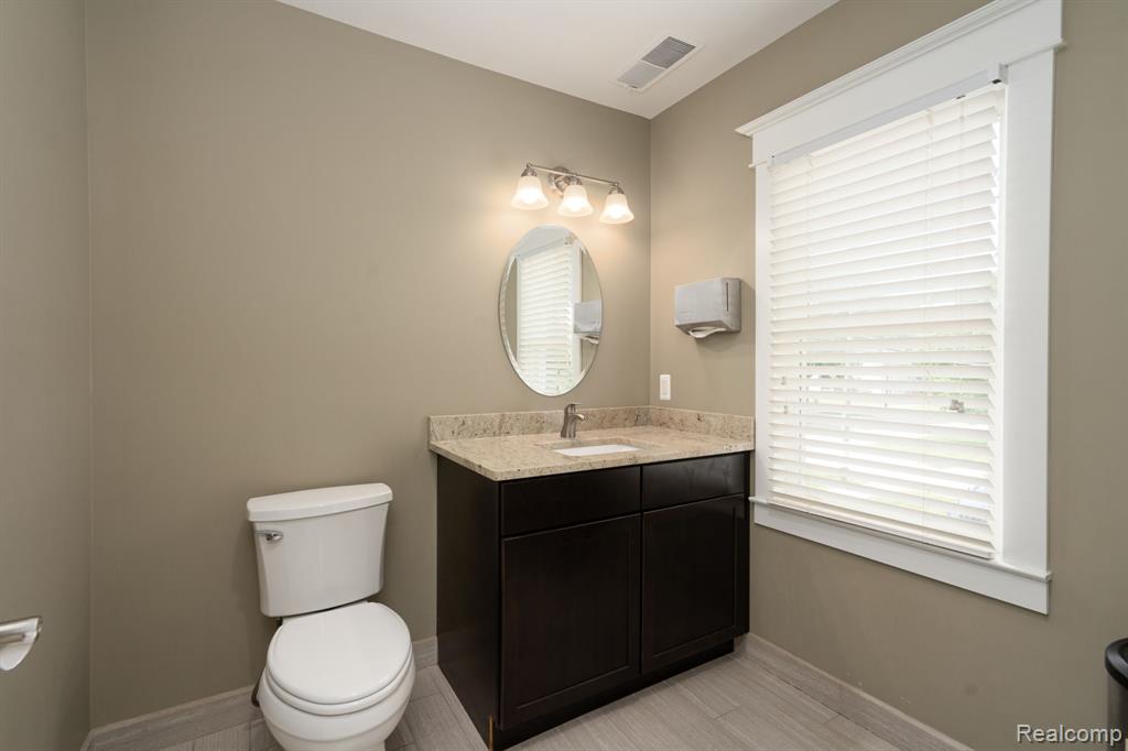 640 W University Drive, Rochester, MI 48307 — Photo 31