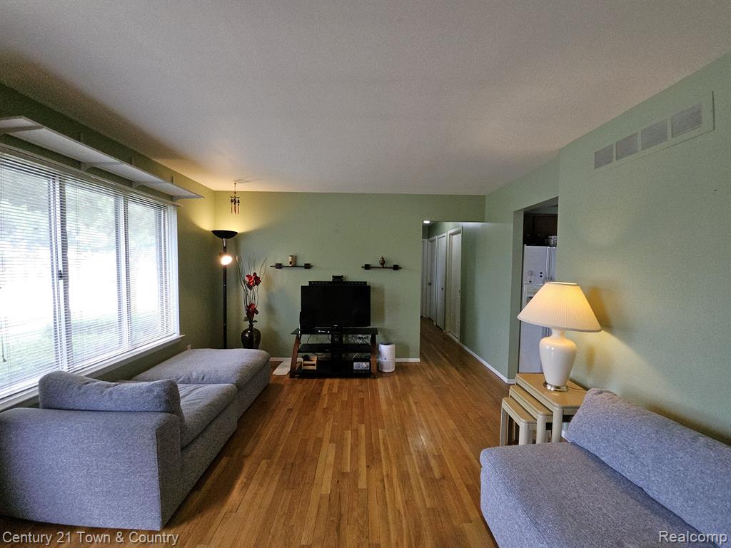 39622 University Drive, Sterling Heights, MI 48310 — Photo 8