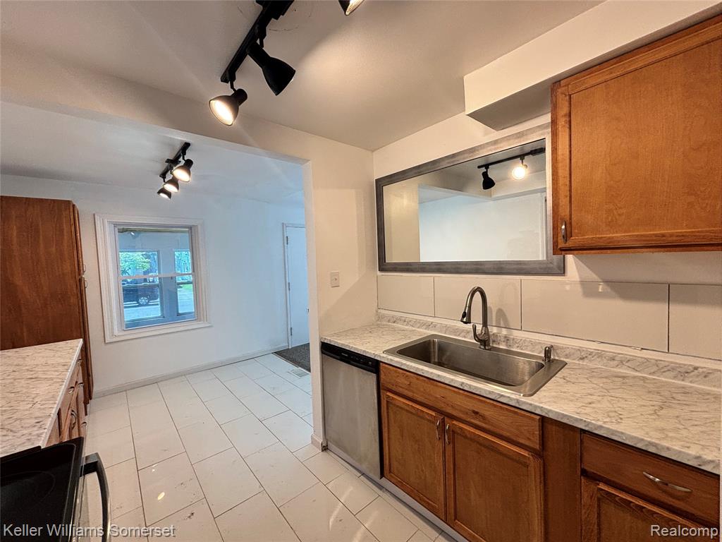 18350 Codding Street, Detroit, MI 48219 — Photo 6