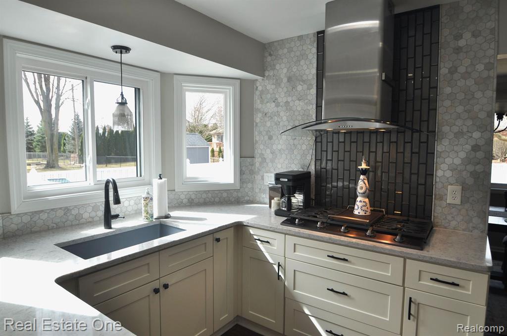 53447 GARLAND Drive, Macomb, MI 48316 — Photo 12