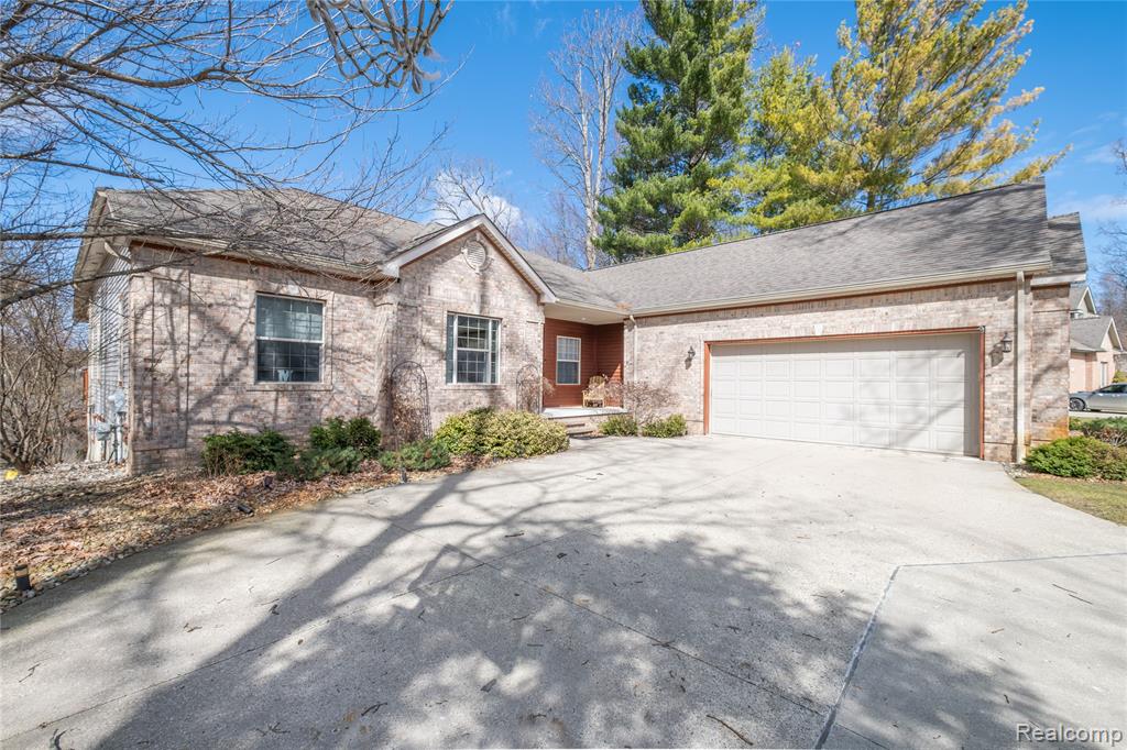 4204 Pavilion Court, Fenton, MI 48430 — Photo 2