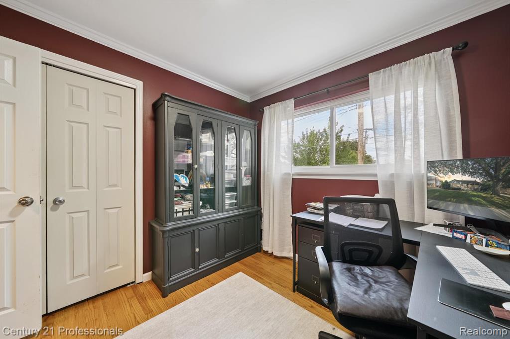 9024 Hubbard Street, Livonia, MI 48150 — Photo 23