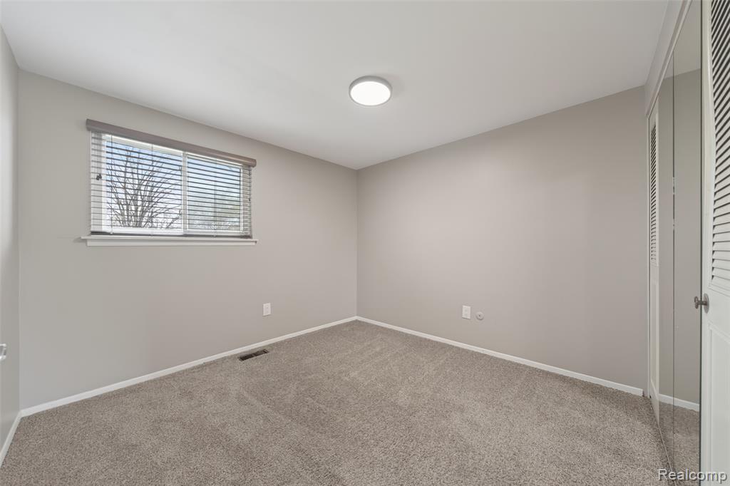 30110 Manor Drive, Madison Heights, MI 48071 — Photo 23
