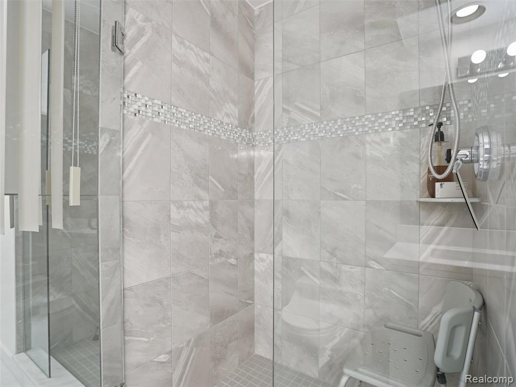 3827 Manchester Court, Bloomfield Hills, MI 48302 — Photo 36