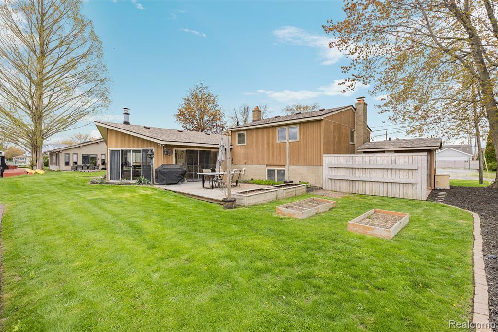 38027 Mallast Street, Harrison Township, MI — Photo 46