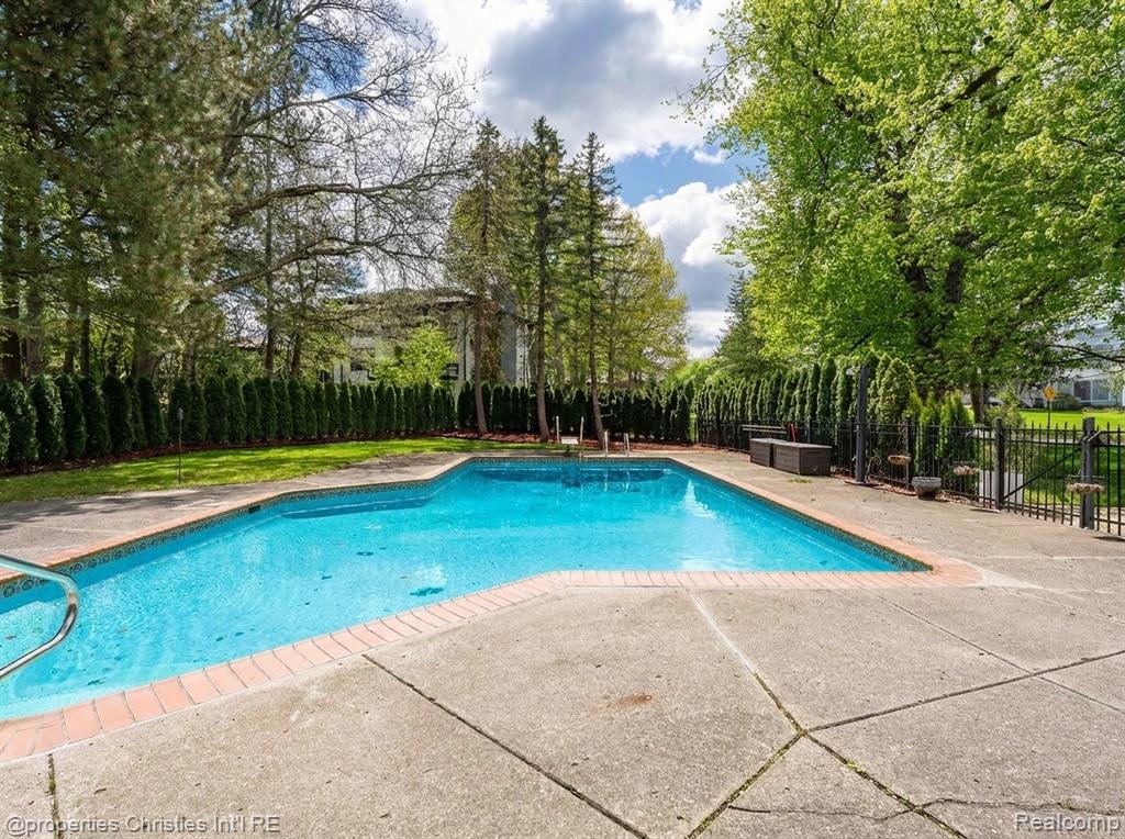1743 Beechwood Way, Bloomfield Hills, MI 48302 — Photo 43
