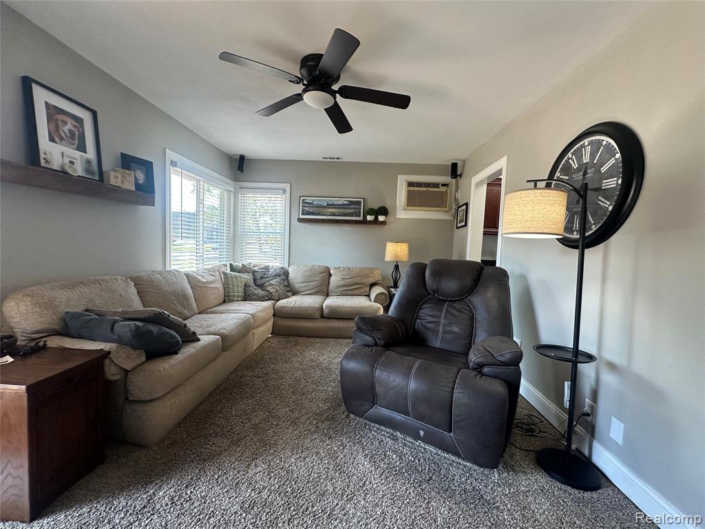 61 E Brickley, Hazel Park, MI 48030 — Photo 3