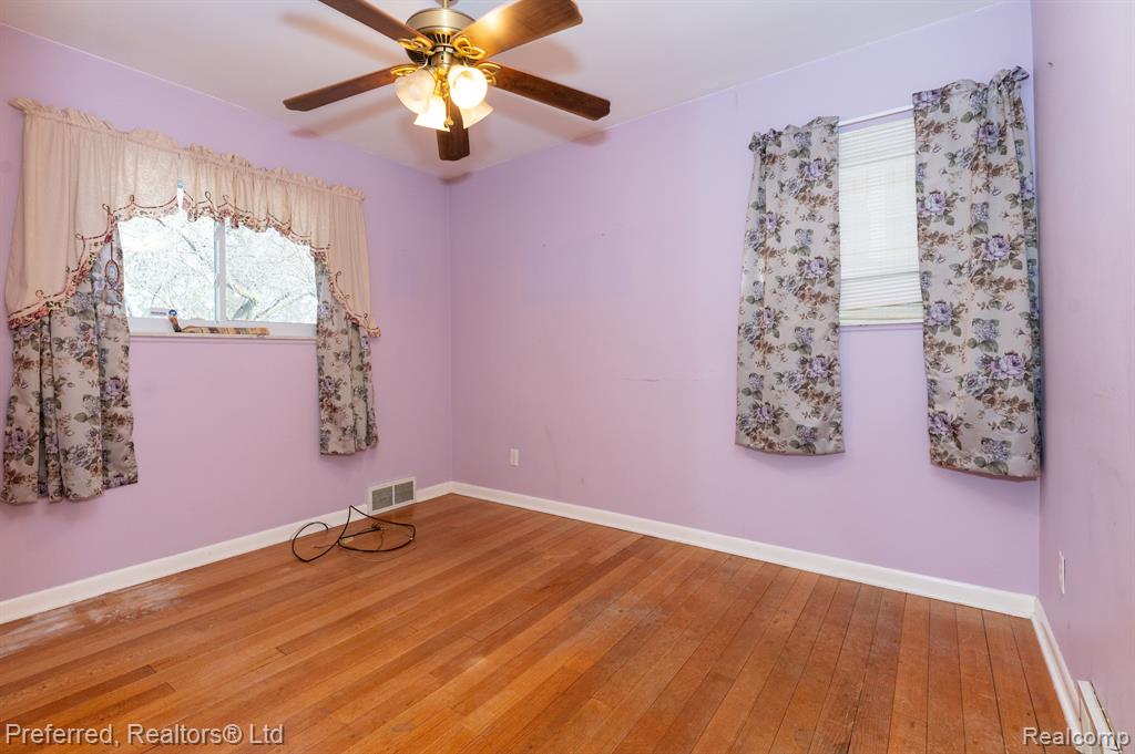 4565 UNIVERSAL Street, Dearborn Heights, MI 48125 — Photo 15