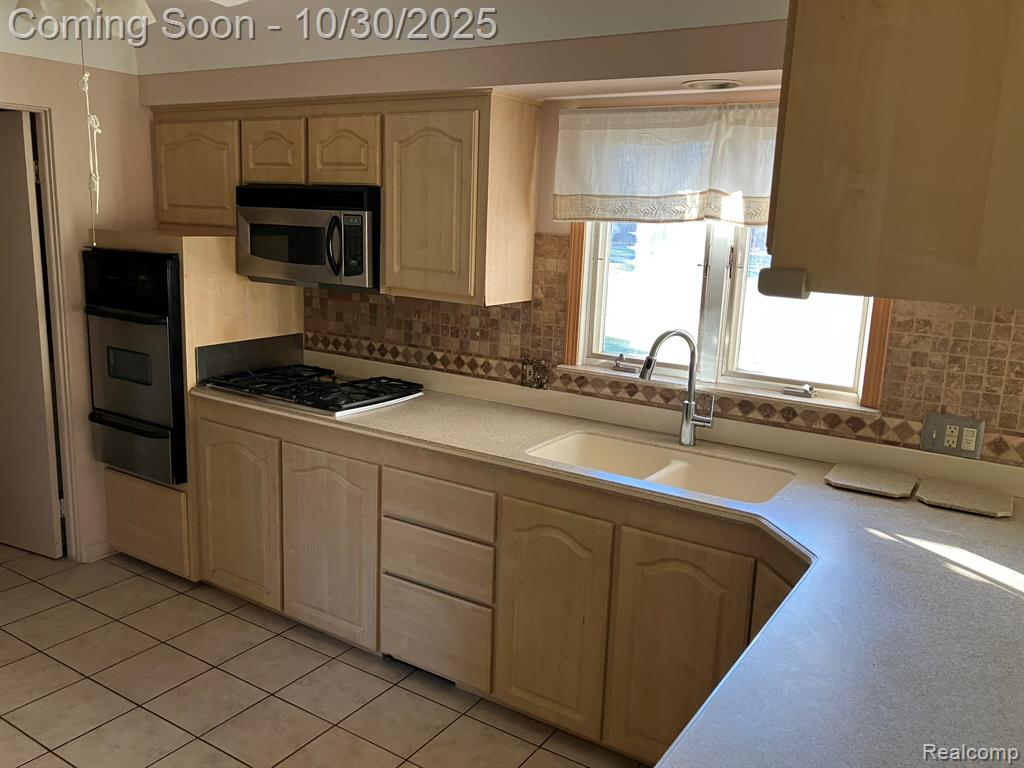 3335 W Water Street, Port Huron, MI 48060 — Photo 12