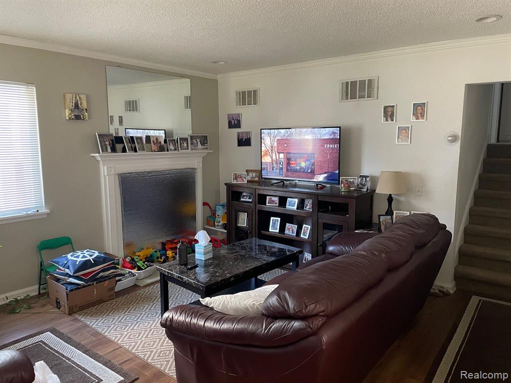 8439 Harding Street, Center Line, MI 48015 — Photo 3