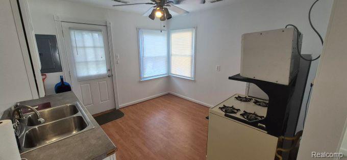 92 Kalama E, Madison Heights, MI 48071 — Photo 8