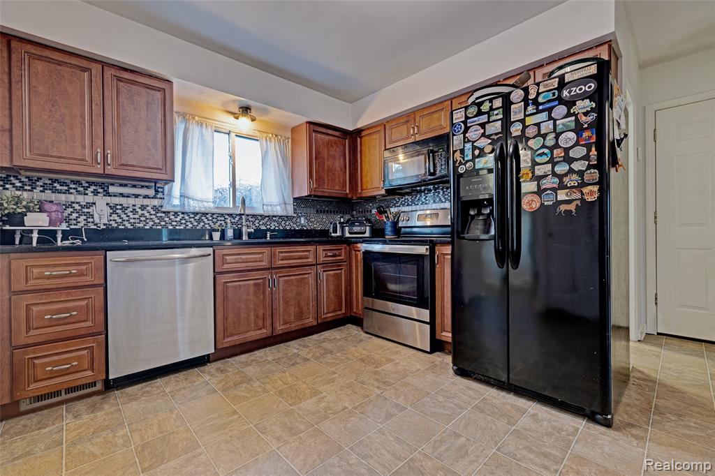 5379 Linden Road, Swartz Creek, MI 48473 — Photo 14