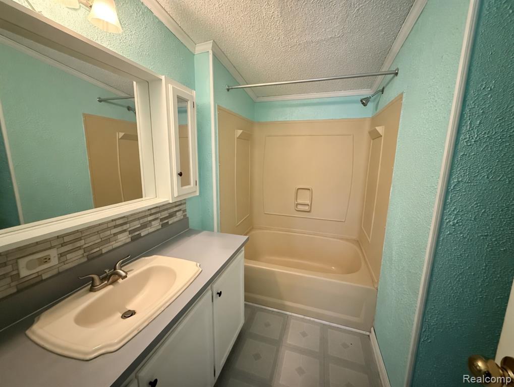 6988 Mckean, Ypsilanti, MI 48197 — Photo 15