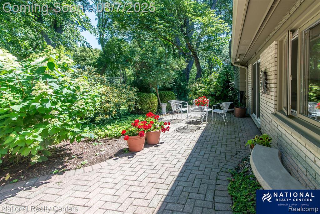 4933 Malibu Drive, Bloomfield Hills, MI 48302 — Photo 9
