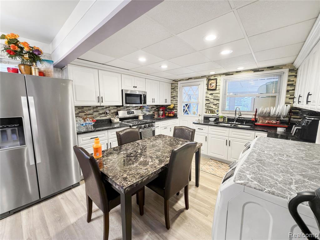 4710 Edgewood Street, Dearborn Heights, MI 48125 — Photo 9