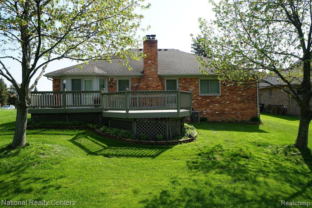 441 SANDALWOOD Drive, Rochester Hills, MI 48307 — Photo 48