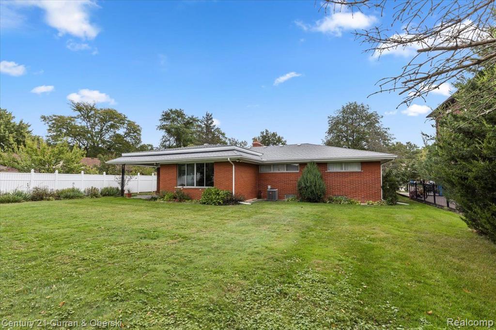 5987 CAMPUS Drive, Dearborn Heights, MI 48127 — Photo 5
