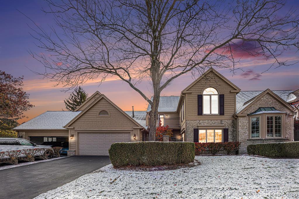 584 Cambridge Way, Bloomfield Hills, MI 48304 — front exterior