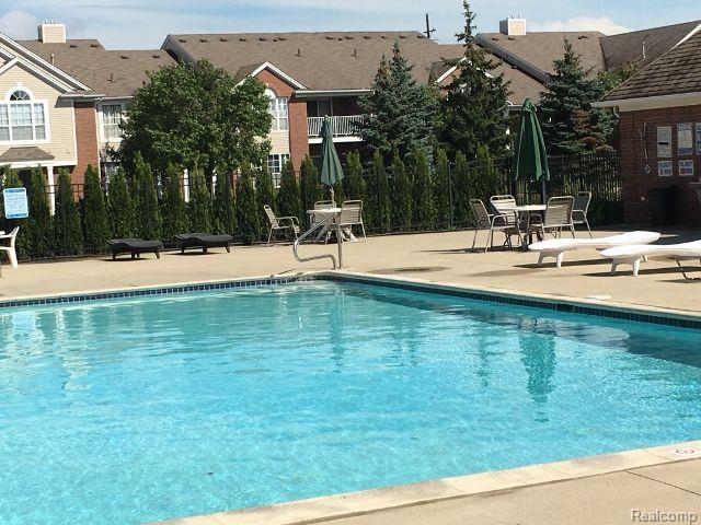 45538 WARWICK Drive, Macomb, MI 48044 — Photo 14
