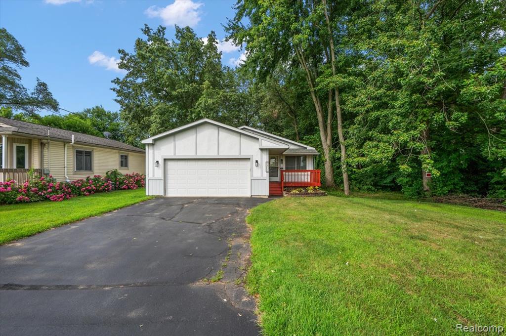 8809 Arlington Street, White Lake, MI — Photo 3