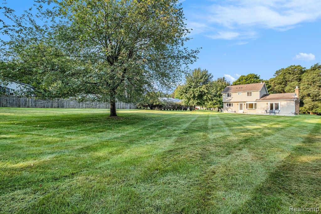 823 ALPINE Trail, Fenton, MI 48430 — Photo 16