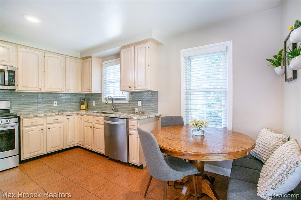 10475 Vernon Avenue, Huntington Woods, MI — Photo 15