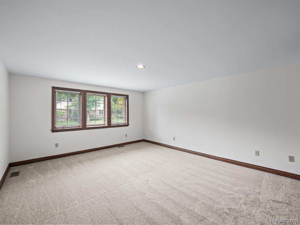 4932 SUSANS Way, Bloomfield Hills, MI 48302 — Photo 31
