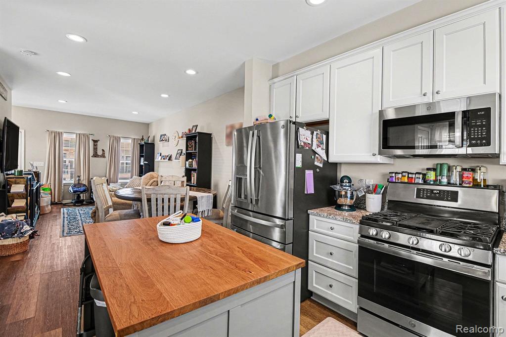 350 Jeff Keeton Drive, Hazel Park, MI 48030 — Photo 8