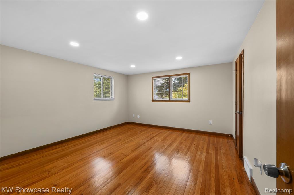 8362 Sunburst, Center Line, MI 48015 — Photo 28