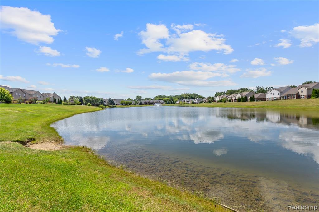 28547 Oakmonte Circle E, New Hudson, MI 48165 — Photo 52