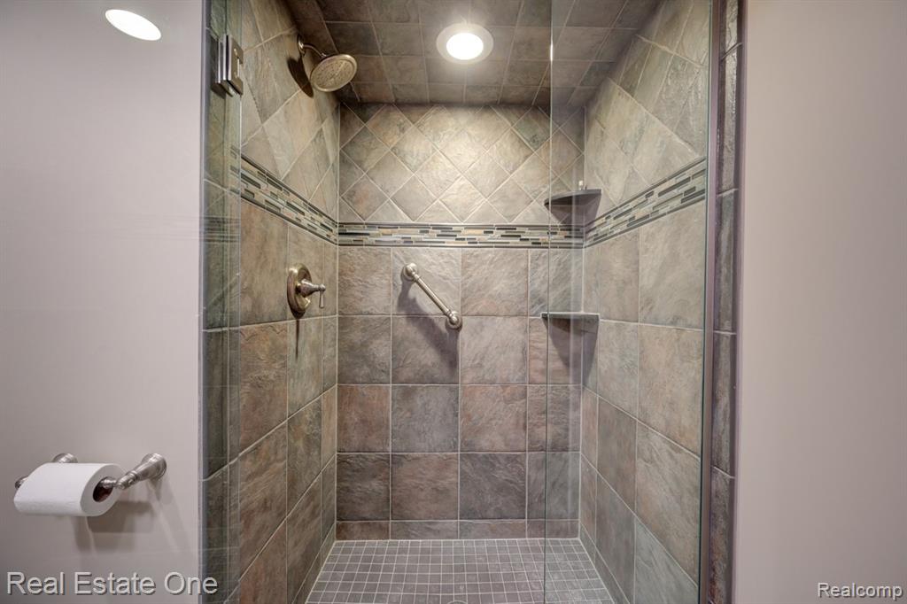 6564 Summit Ridge, Clarkston, MI — Photo 34